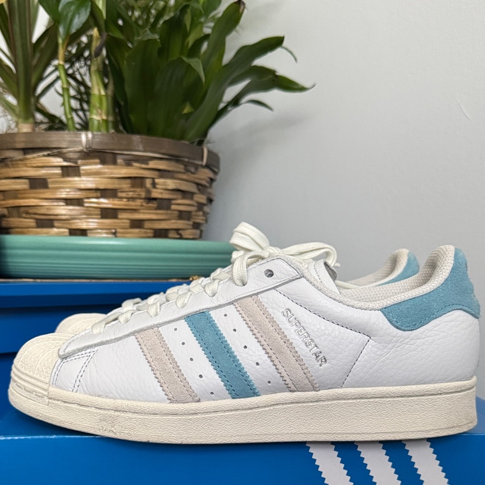 Adidas Superstar Sneakers